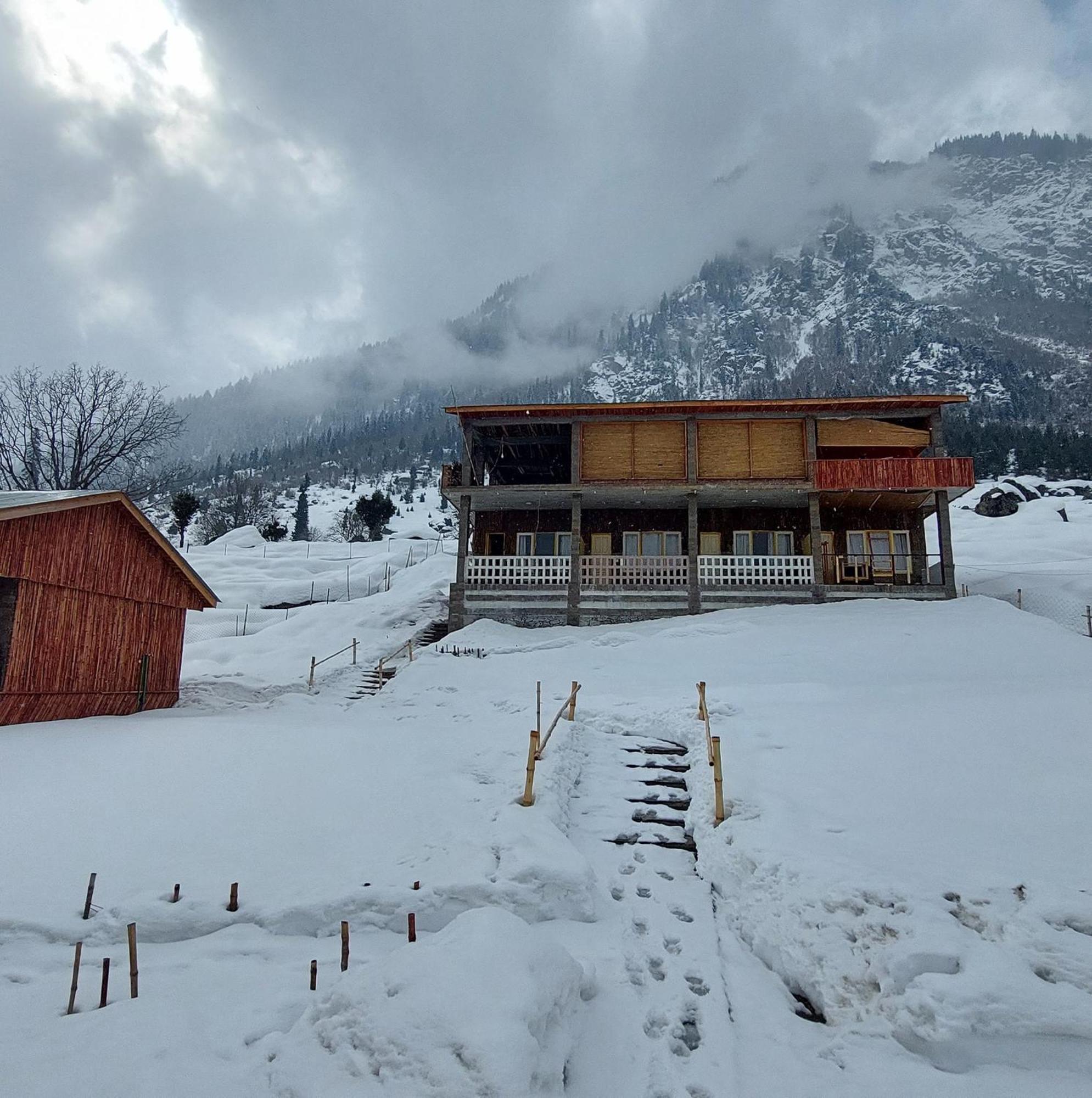 Khana Badosh Resort Kalam Bagian luar foto